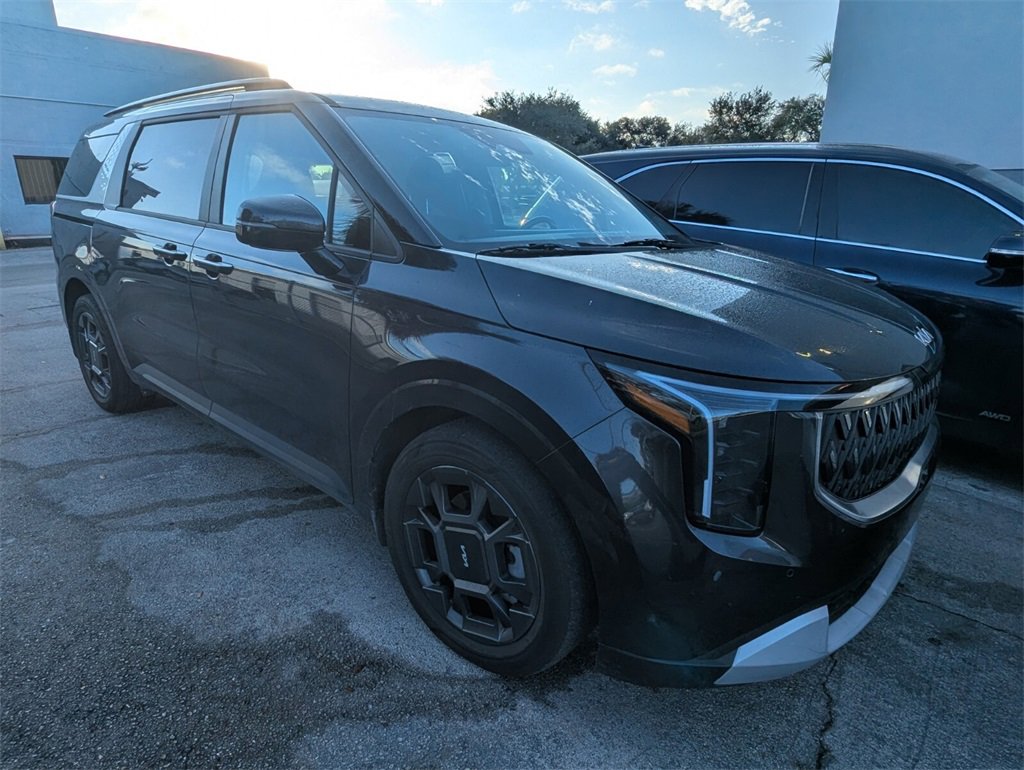 Used 2025 Kia Carnival EX image 20