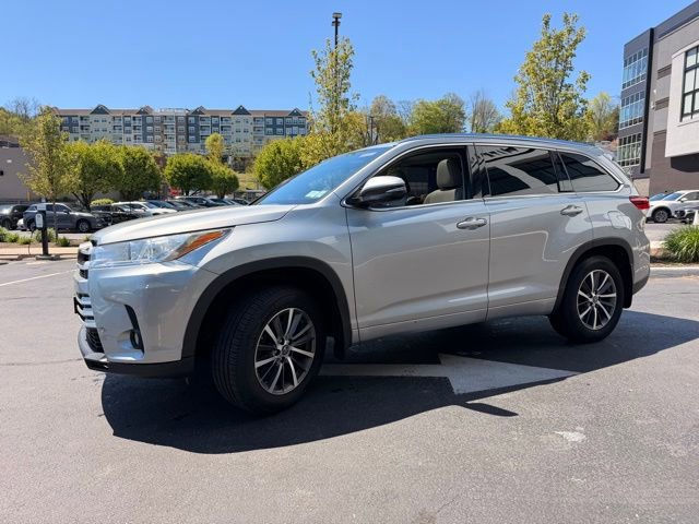 Used 2017 Toyota Highlander XLE AWD/4WD image 10