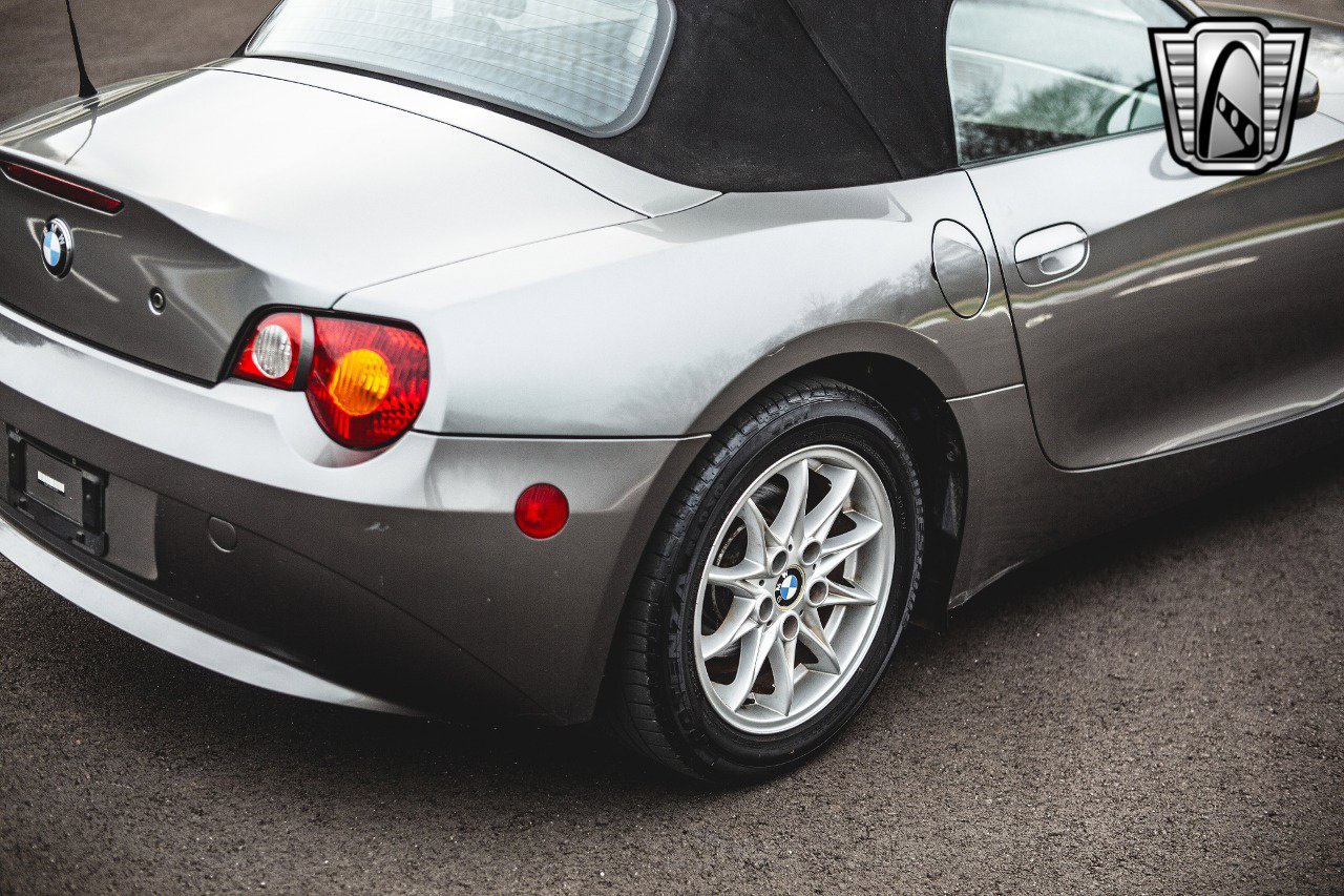 Used 2004 BMW Z4 2.5i image 15
