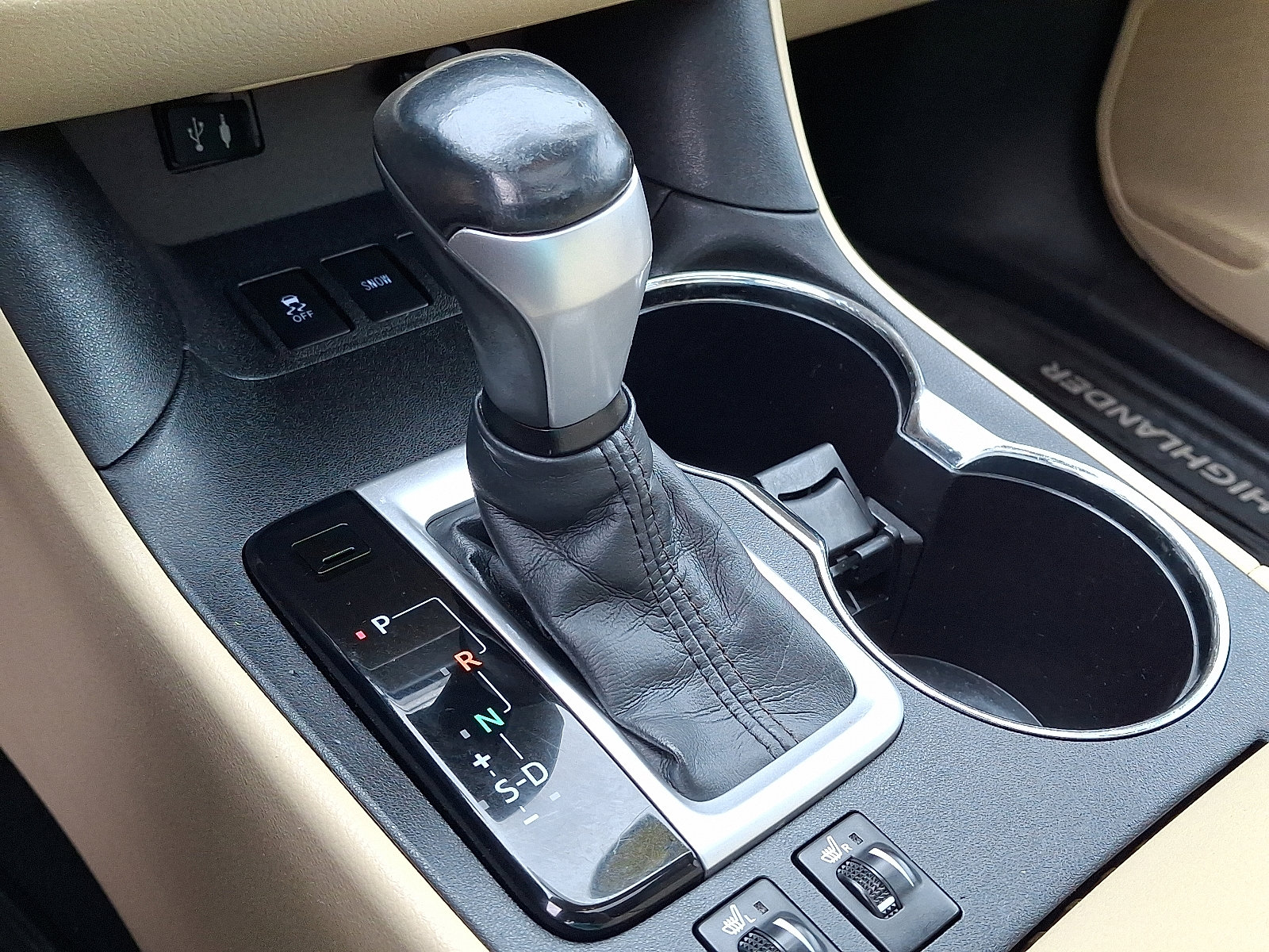 Used 2014 Toyota Highlander XLE image 18