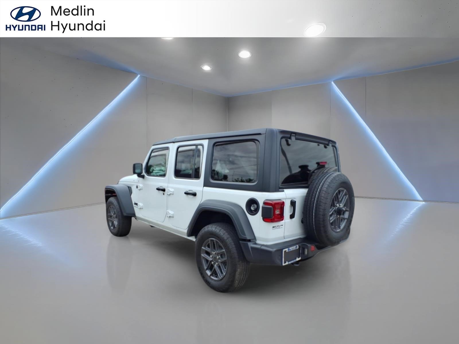 Used 2025 Jeep Wrangler Unlimited Sport AWD/4WD image 5