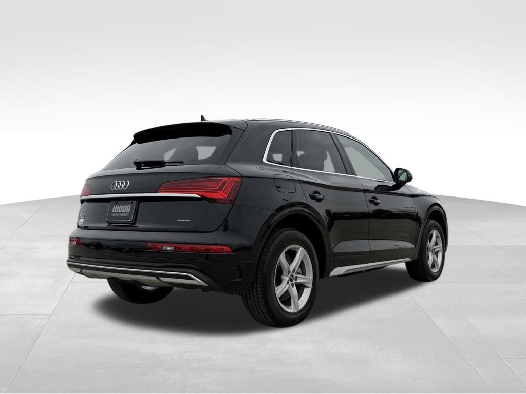 Used 2023 Audi Q5 2.0T Premium w/ Convenience Package image 3