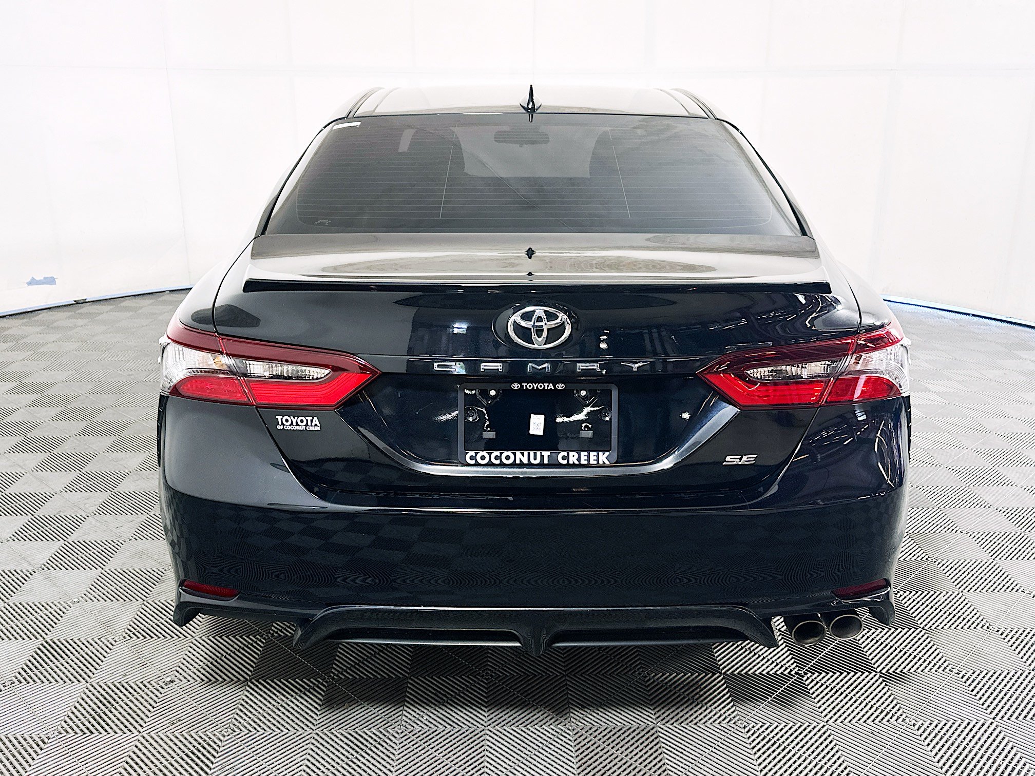 Used 2023 Toyota Camry SE FWD image 4