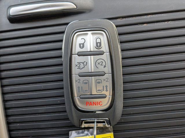 Used 2024 Chrysler Pacifica Touring-L image 30