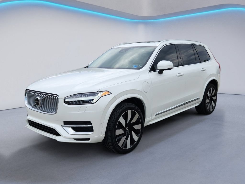 Certified 2025 Volvo XC90 T8 Plus AWD/4WD image 7