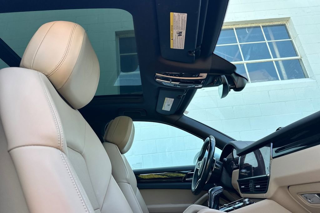 Used 2022 Porsche Cayenne image 17