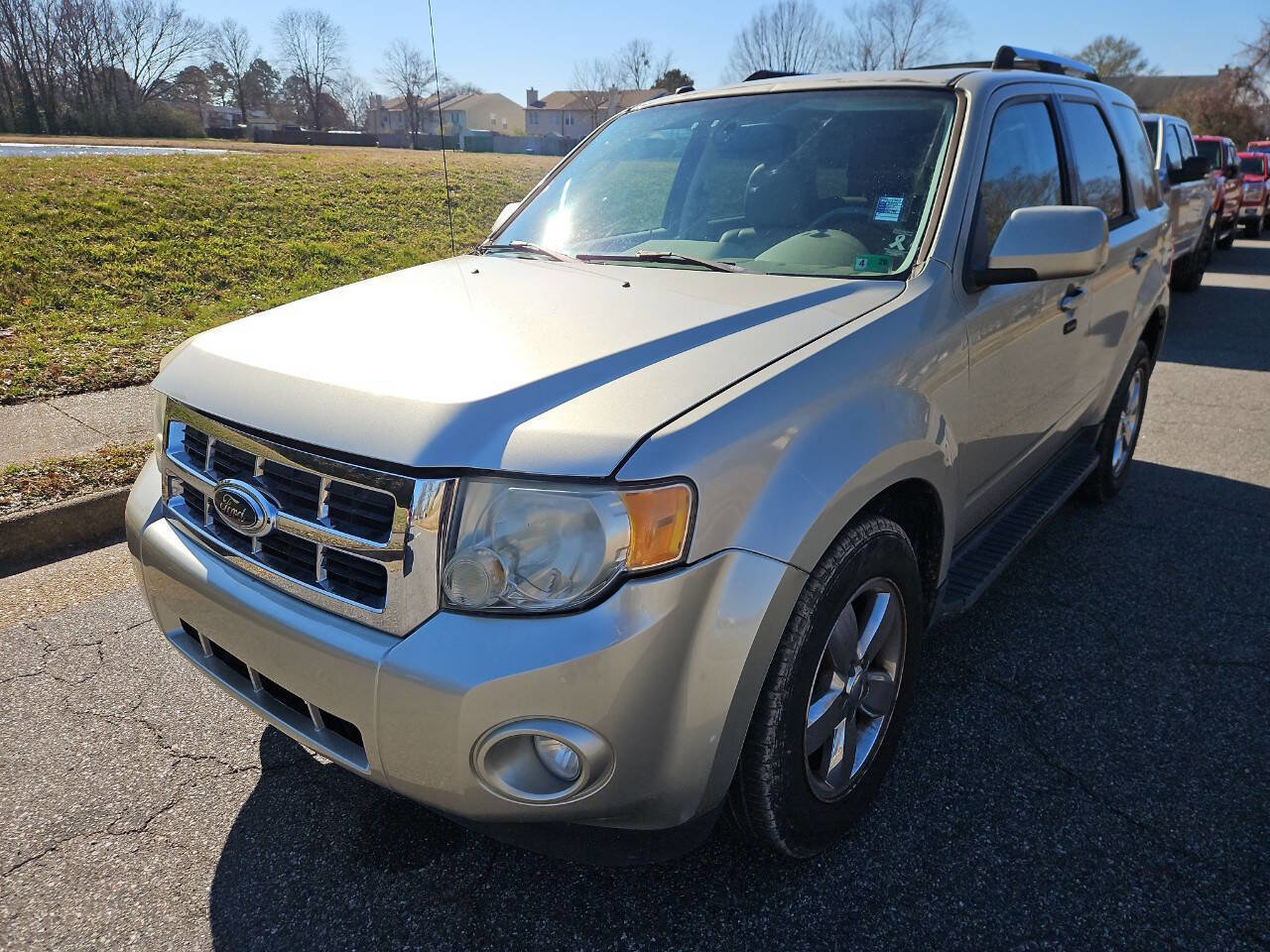 Used 2010 Ford Escape Limited image 3