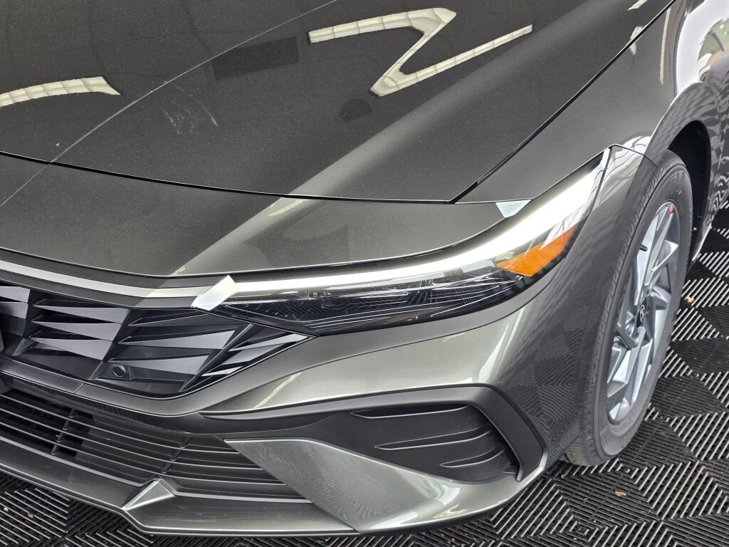 New 2026 Hyundai Elantra Hybrid FWD image 9