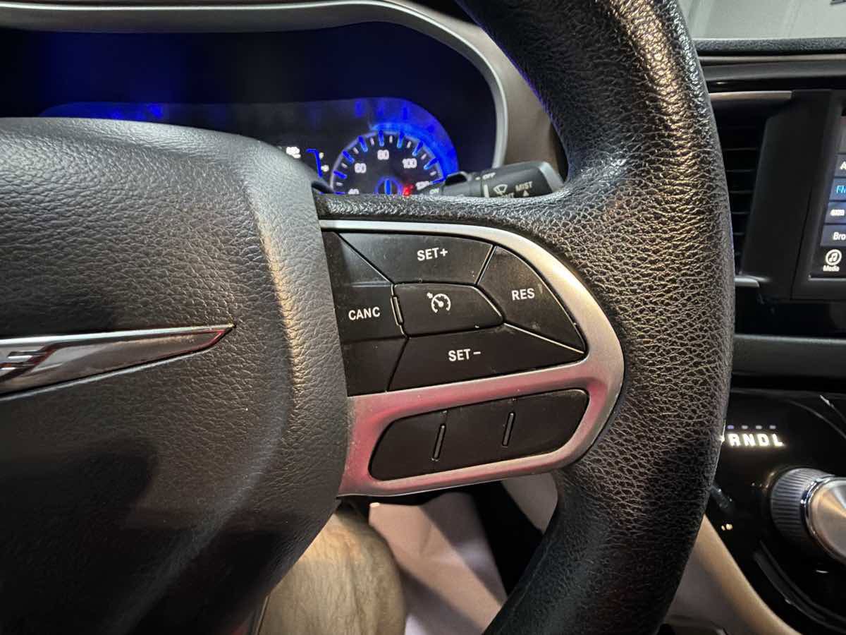 Used 2020 Chrysler Voyager Lxi FWD image 17