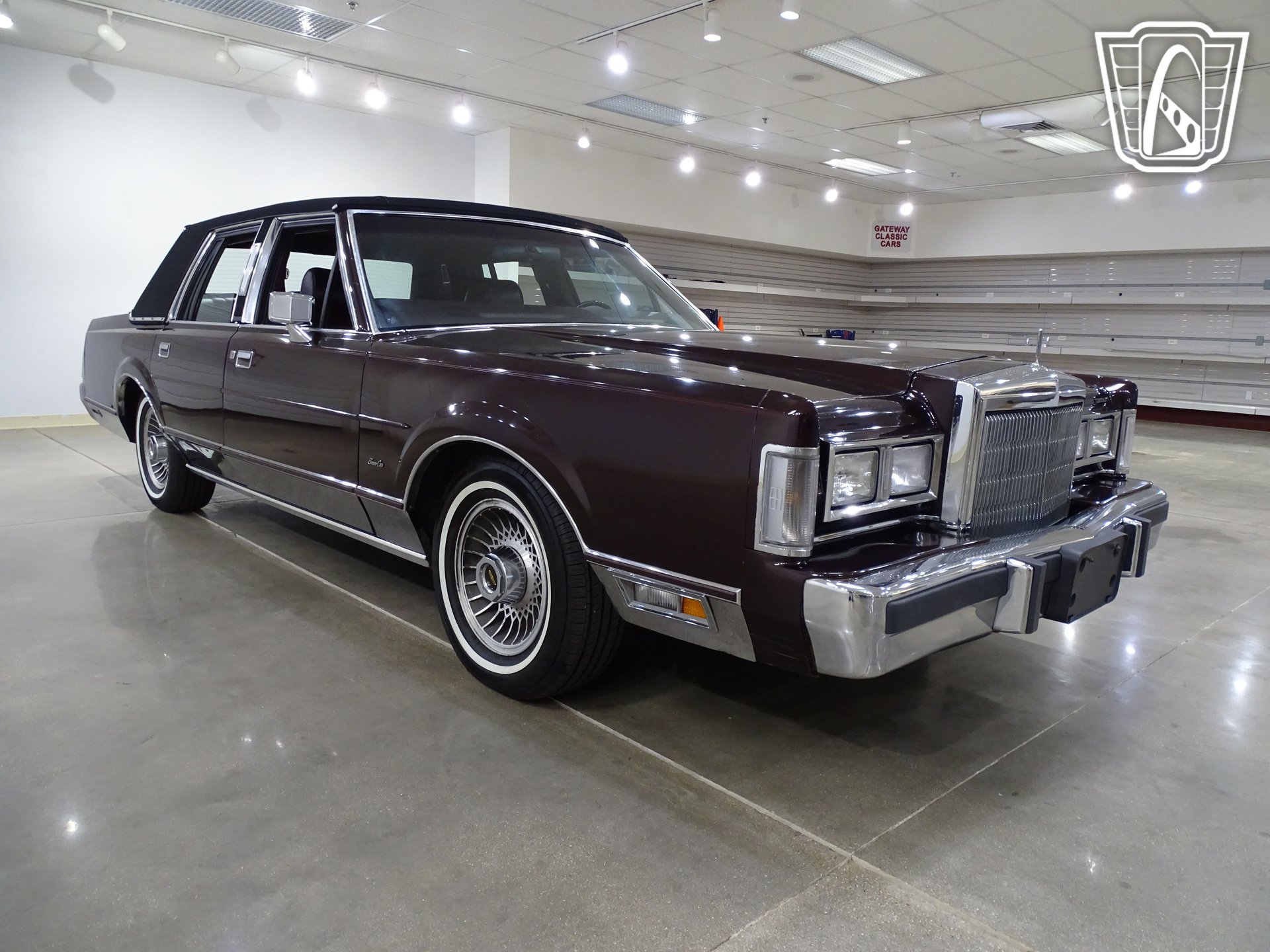 Used 1988 Lincoln Town Car RWD image 21