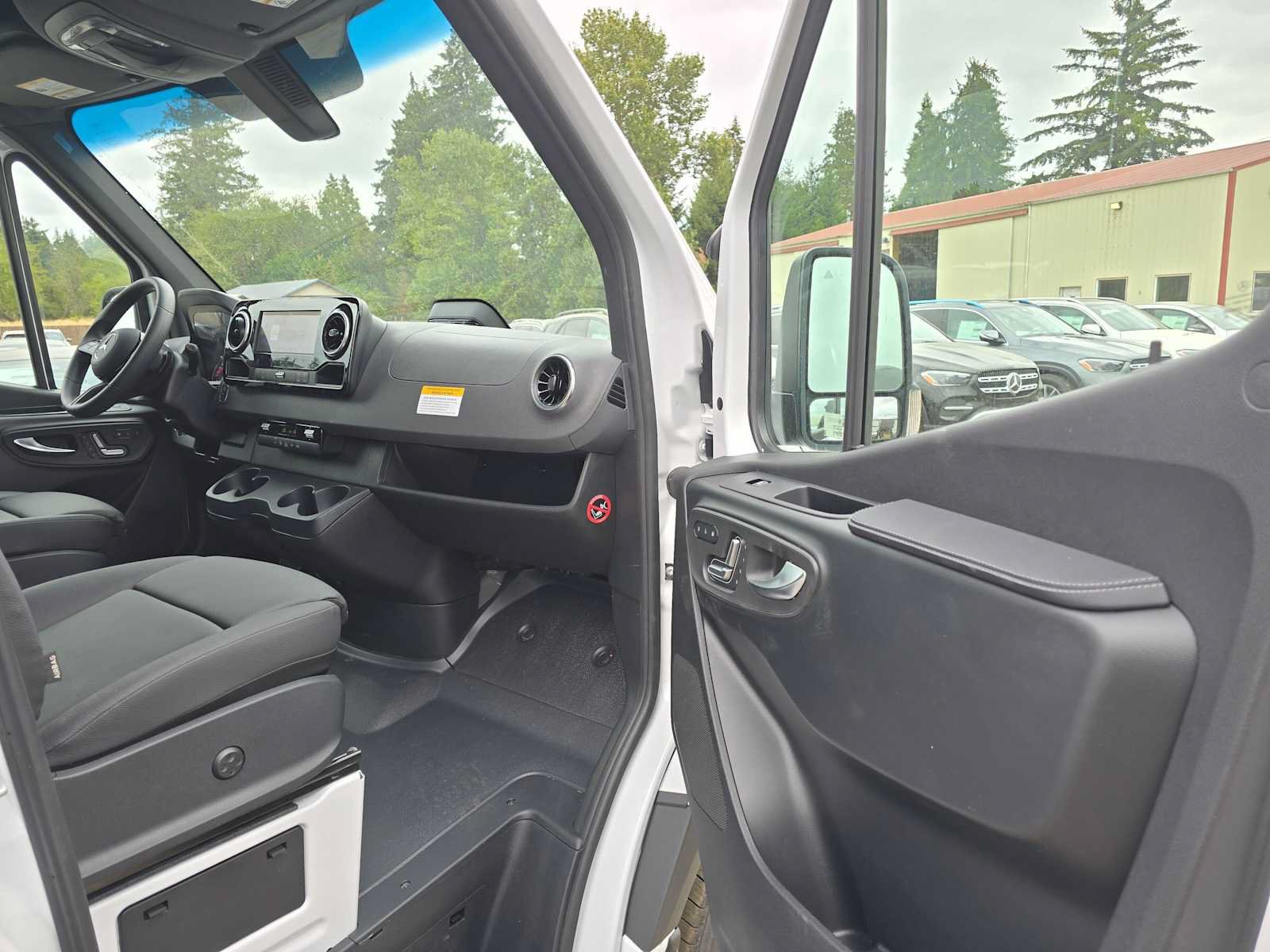 Used 2026 Mercedes-Benz Sprinter 2500 image 10