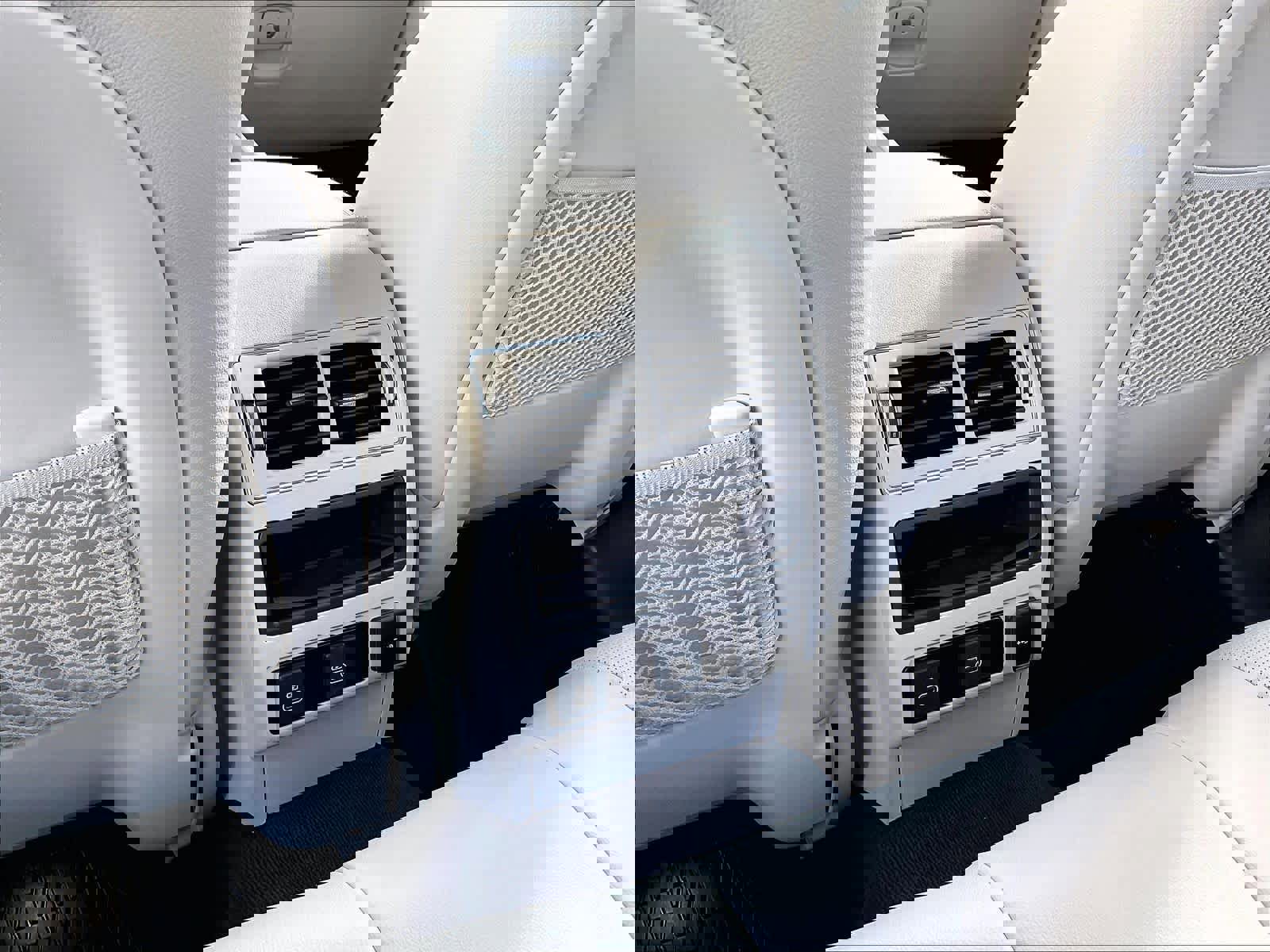 Used 2025 Jaguar F-PACE R-Dynamic S image 37