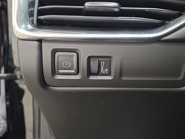 Certified 2023 Cadillac XT4 Premium Luxury AWD/4WD image 23