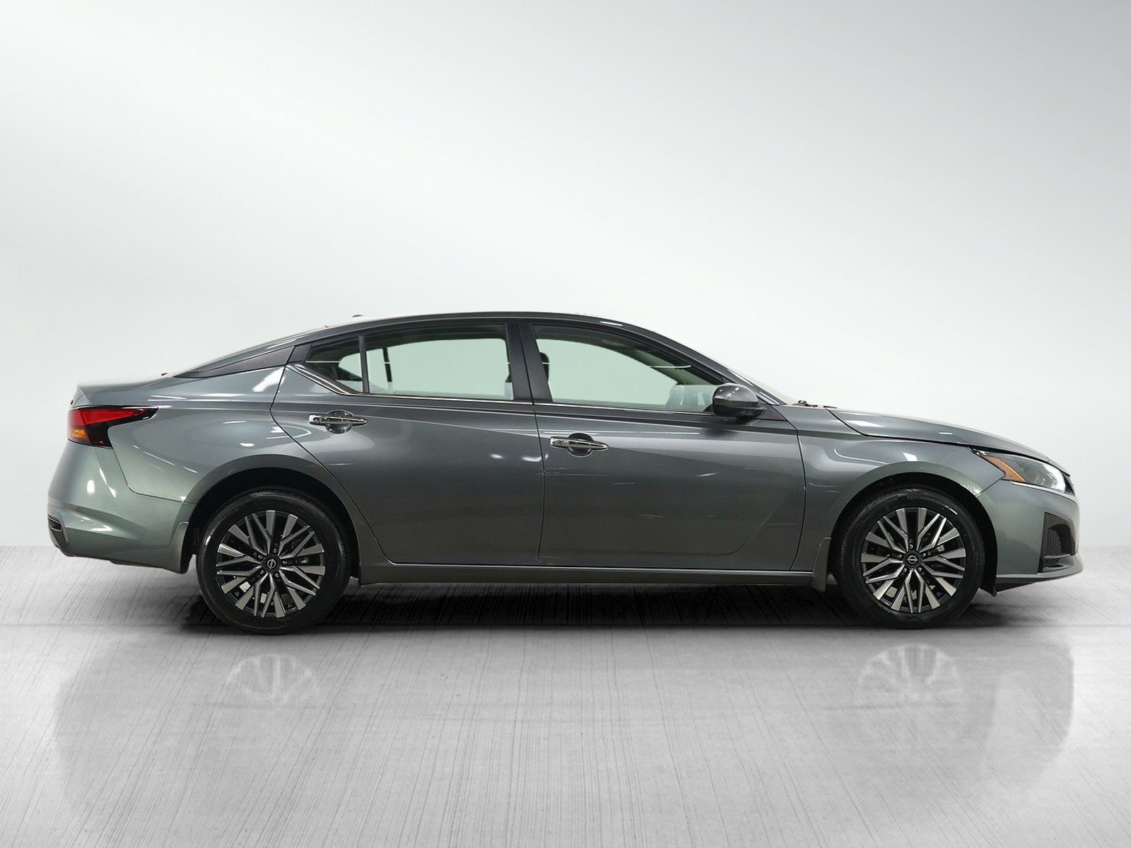 Used 2023 Nissan Altima 2.5 SV w/ SV Premium Package image 6