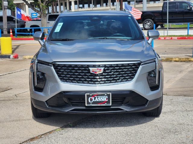 Used 2025 Cadillac XT4 Premium Luxury FWD image 2