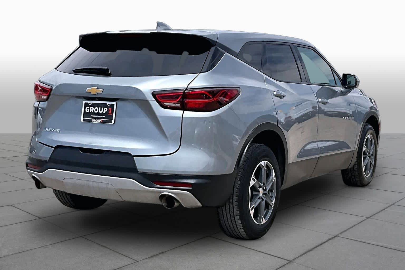 Used 2025 Chevrolet Blazer LT FWD image 12
