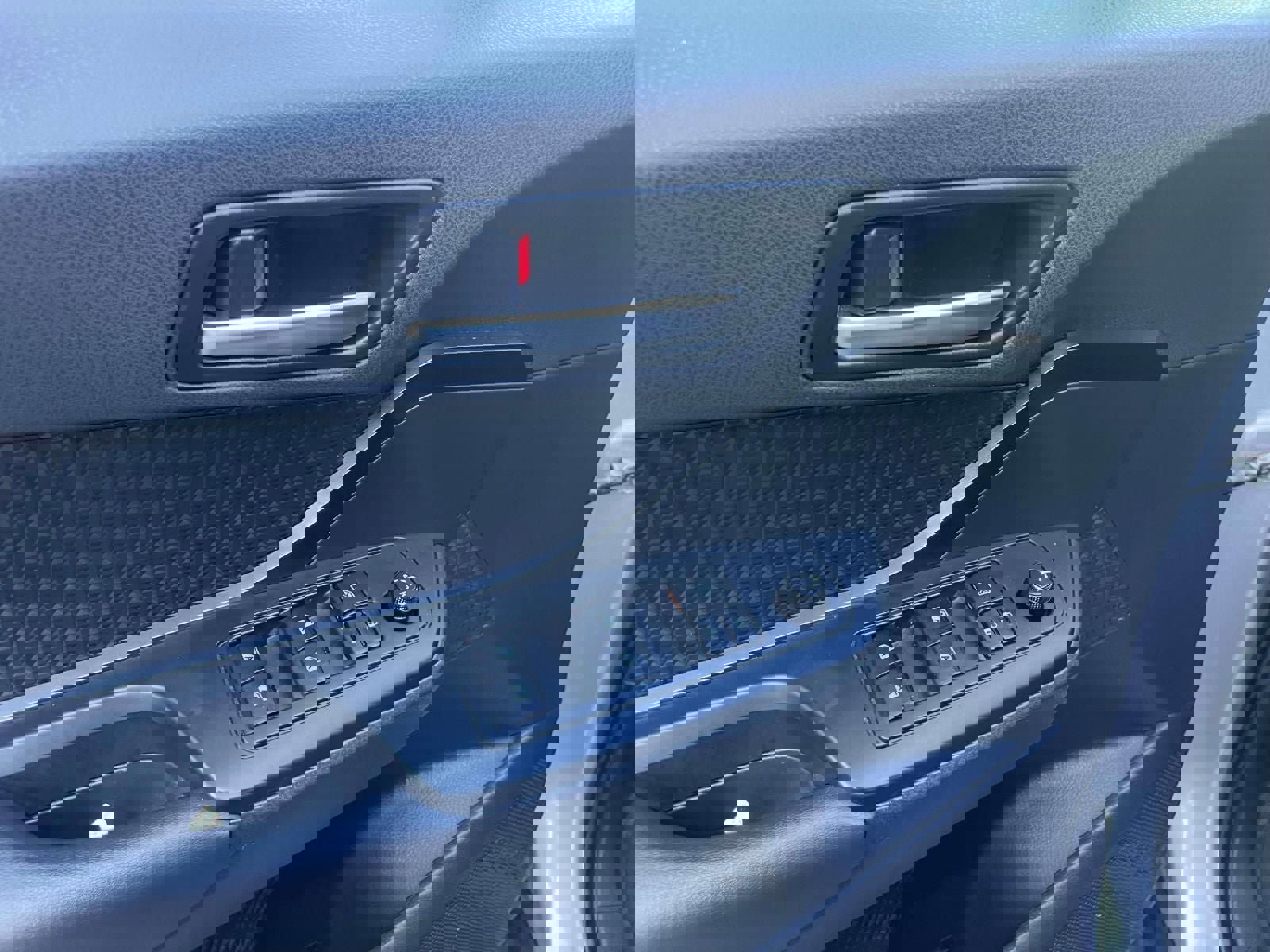 Used 2019 Toyota C-HR XLE image 15