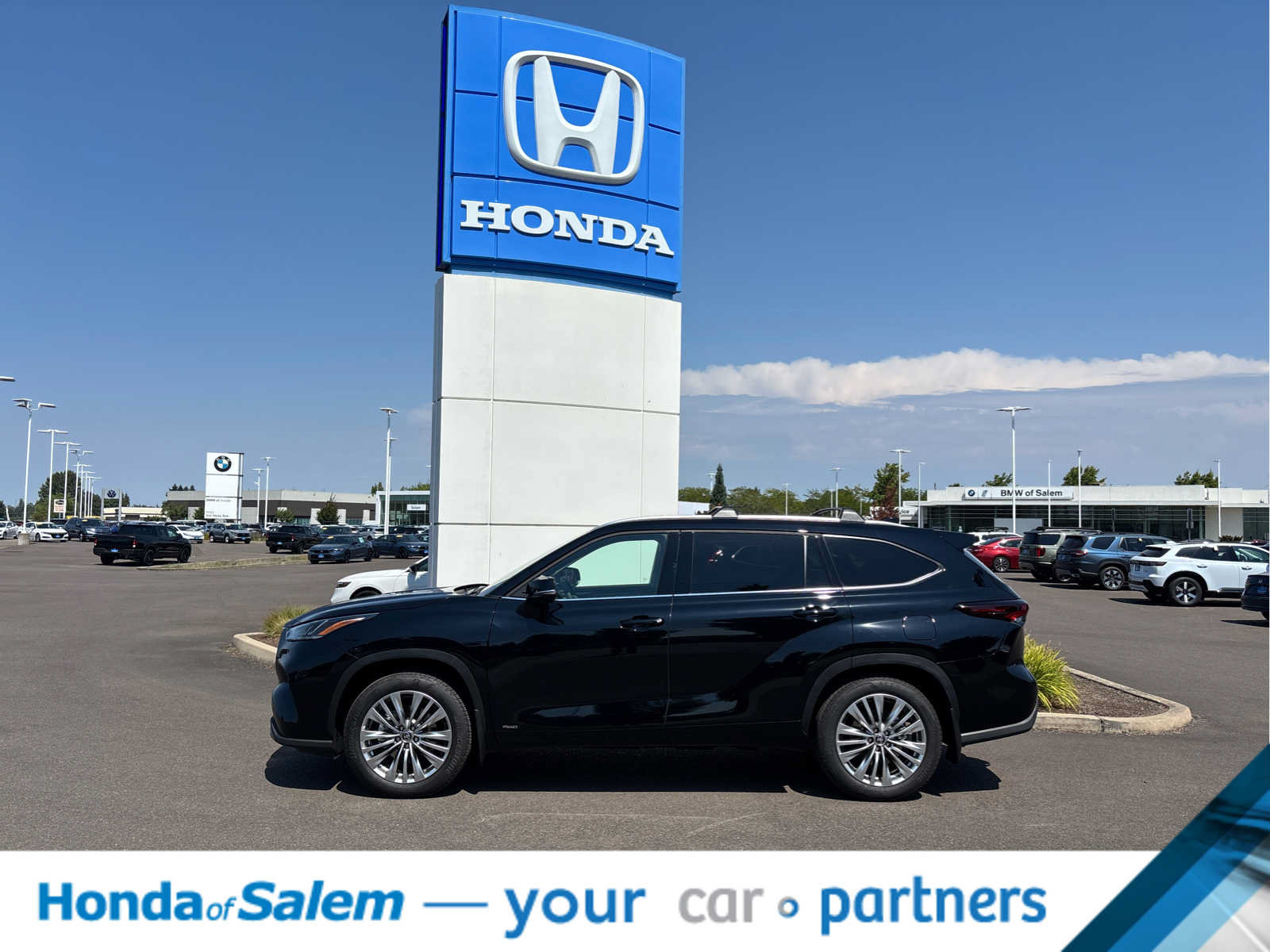 Used 2026 Toyota Highlander Platinum AWD/4WD image 3