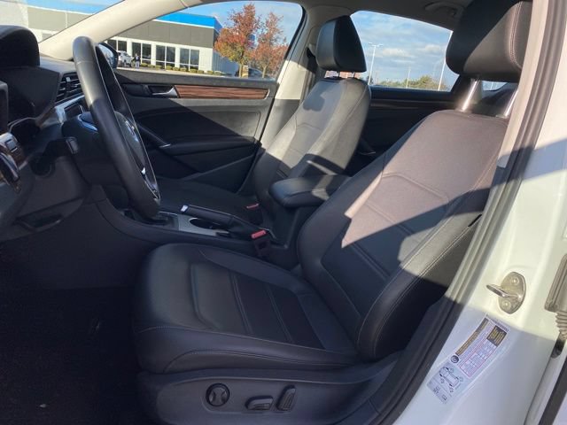 Used 2022 Volkswagen Passat 2.0T FWD image 14