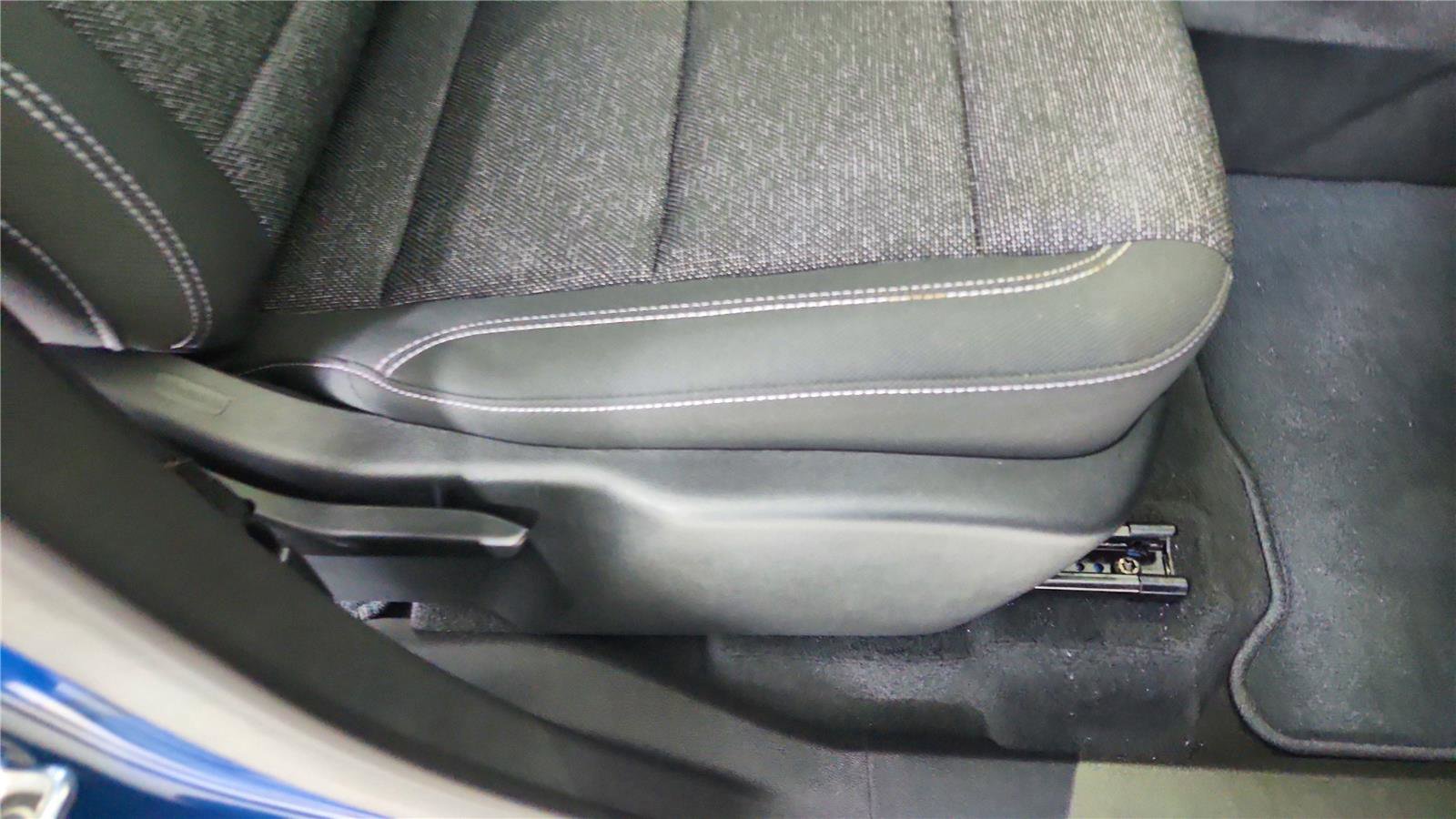 Used 2025 Chevrolet Traverse LT w/ Driver Confidence Package image 36