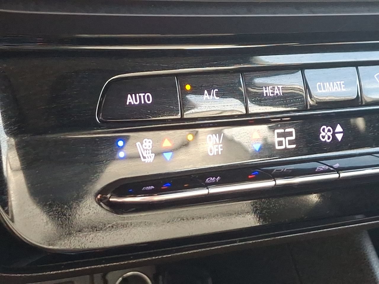 Certified 2023 Chevrolet Bolt EUV LT w/ Convenience Package FWD image 19