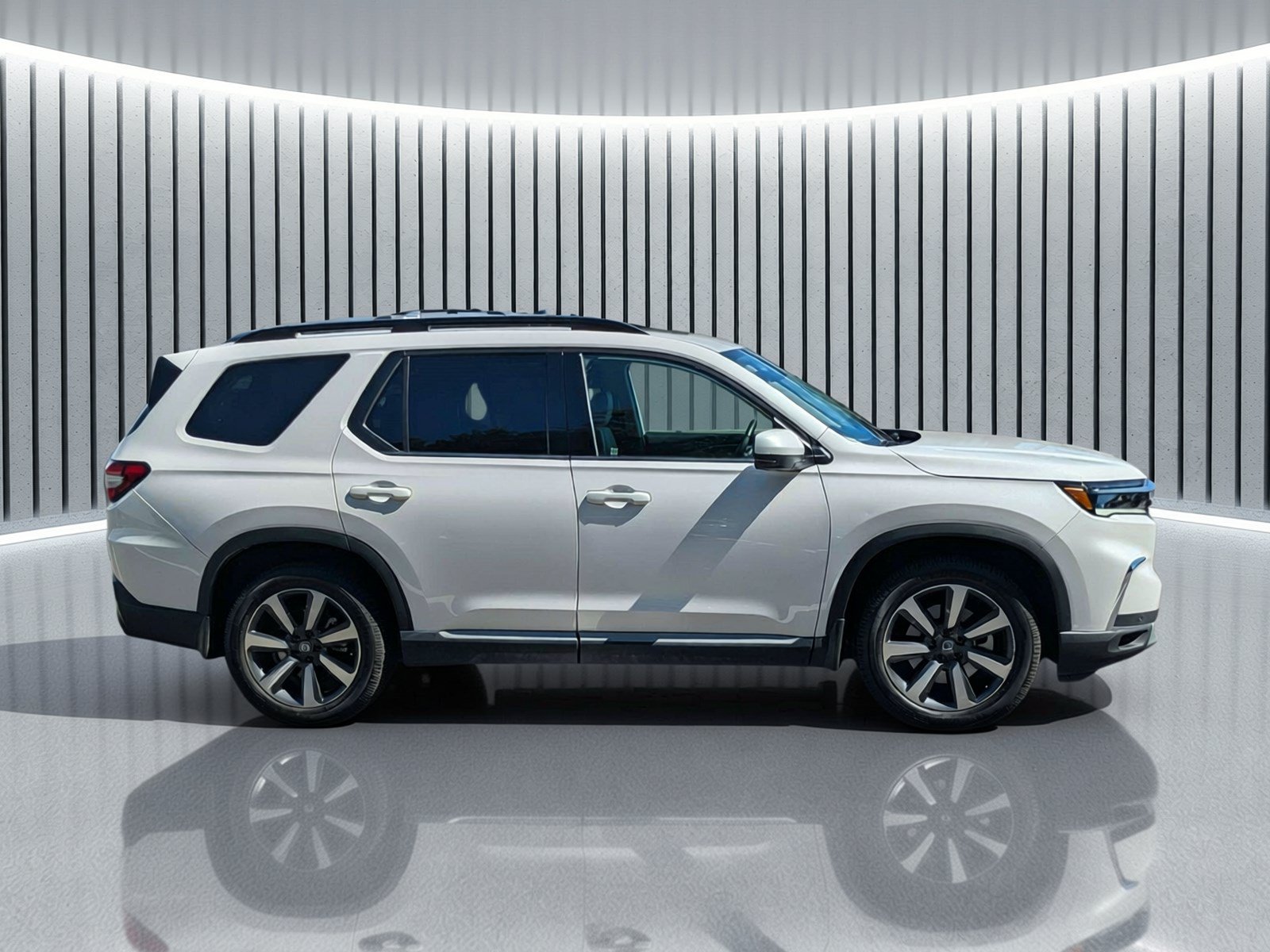 Certified 2023 Honda Pilot Touring image 3