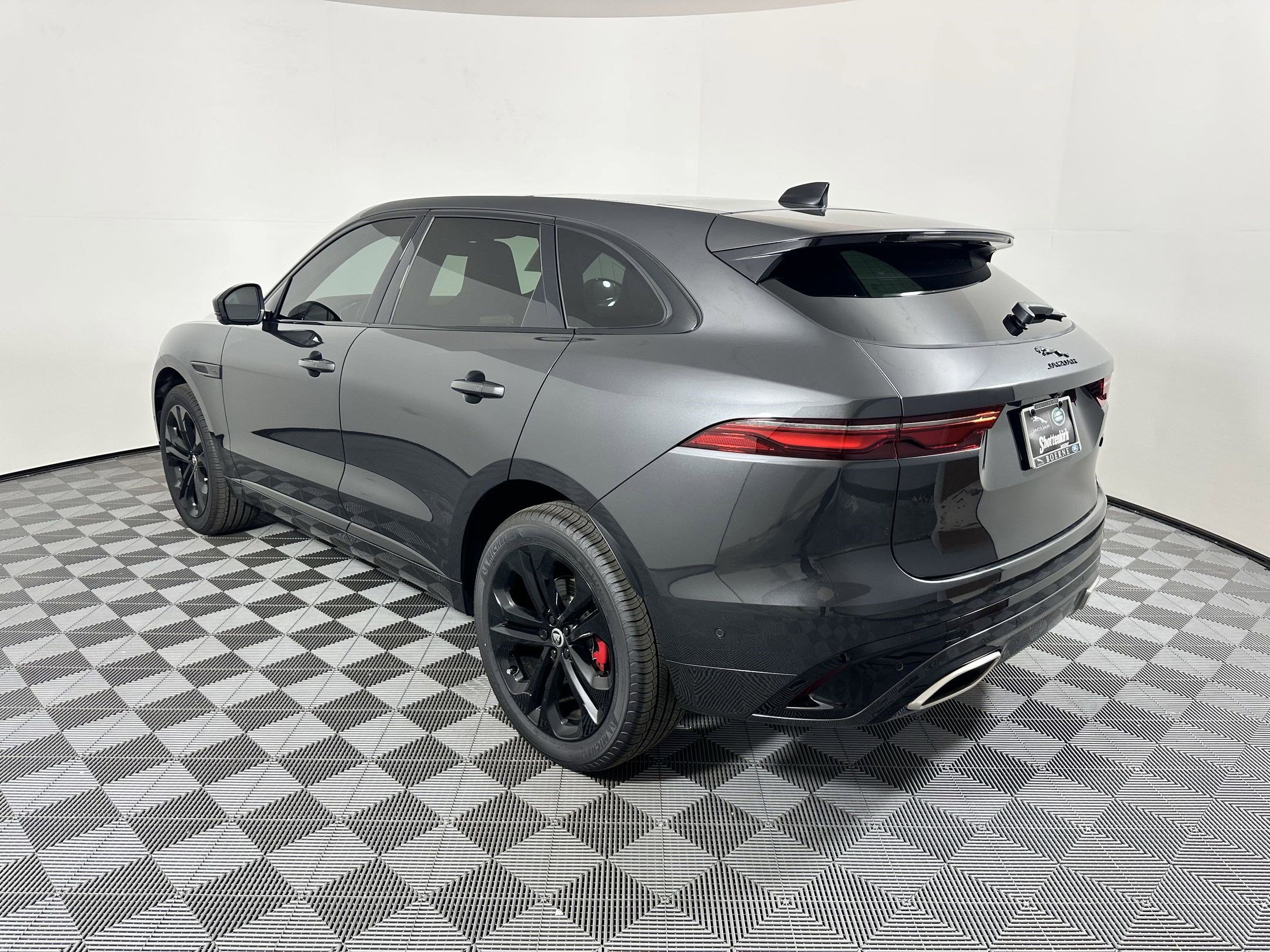 Used 2026 Jaguar F-PACE R-Dynamic S image 3