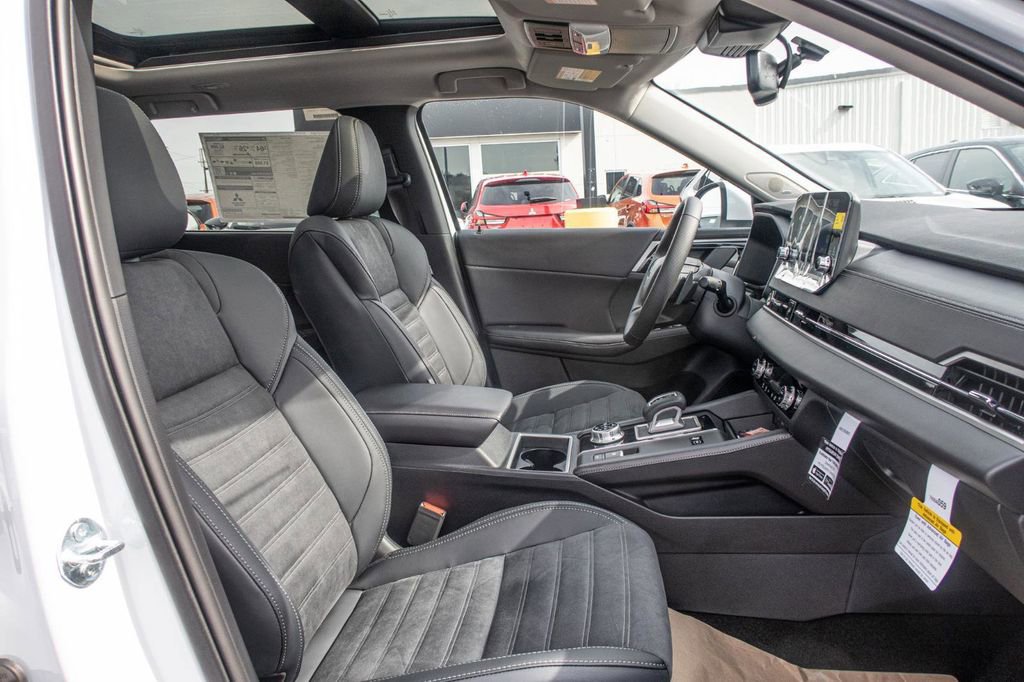 New 2025 Mitsubishi Outlander 4WD Plug-In Hybrid image 21