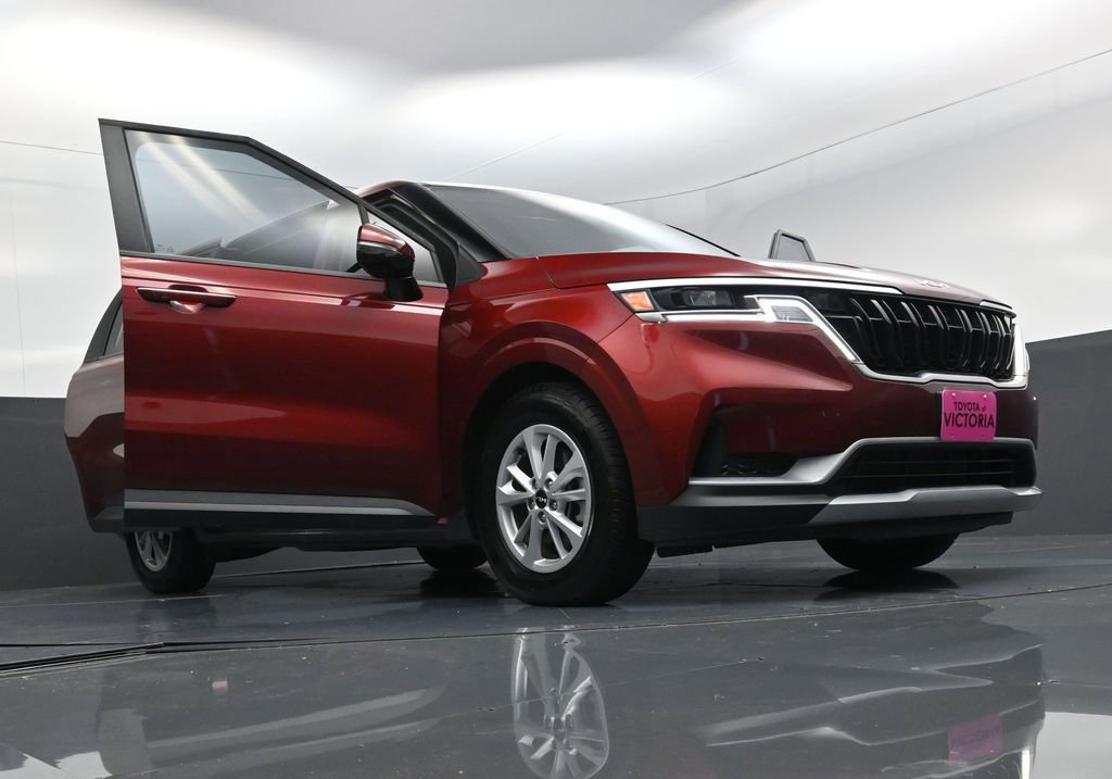 Used 2024 Kia Carnival LX image 31