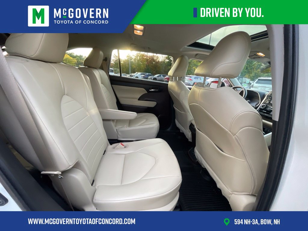 Used 2021 Toyota Highlander XLE AWD/4WD image 24