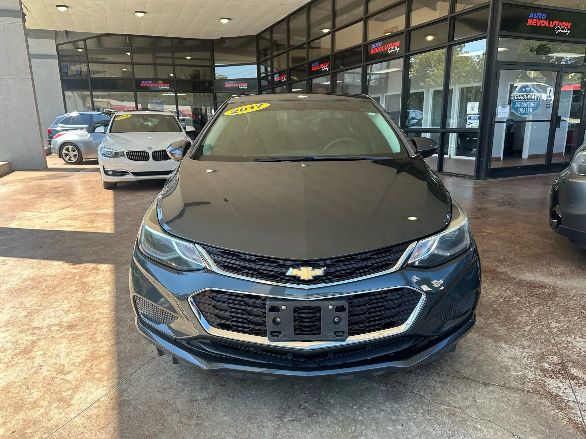 Used 2017 Chevrolet Cruze LT image 2