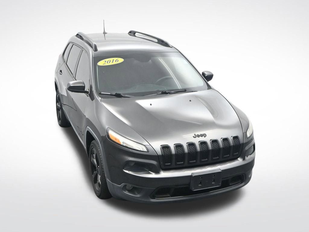 Used 2016 Jeep Cherokee Latitude FWD image 25