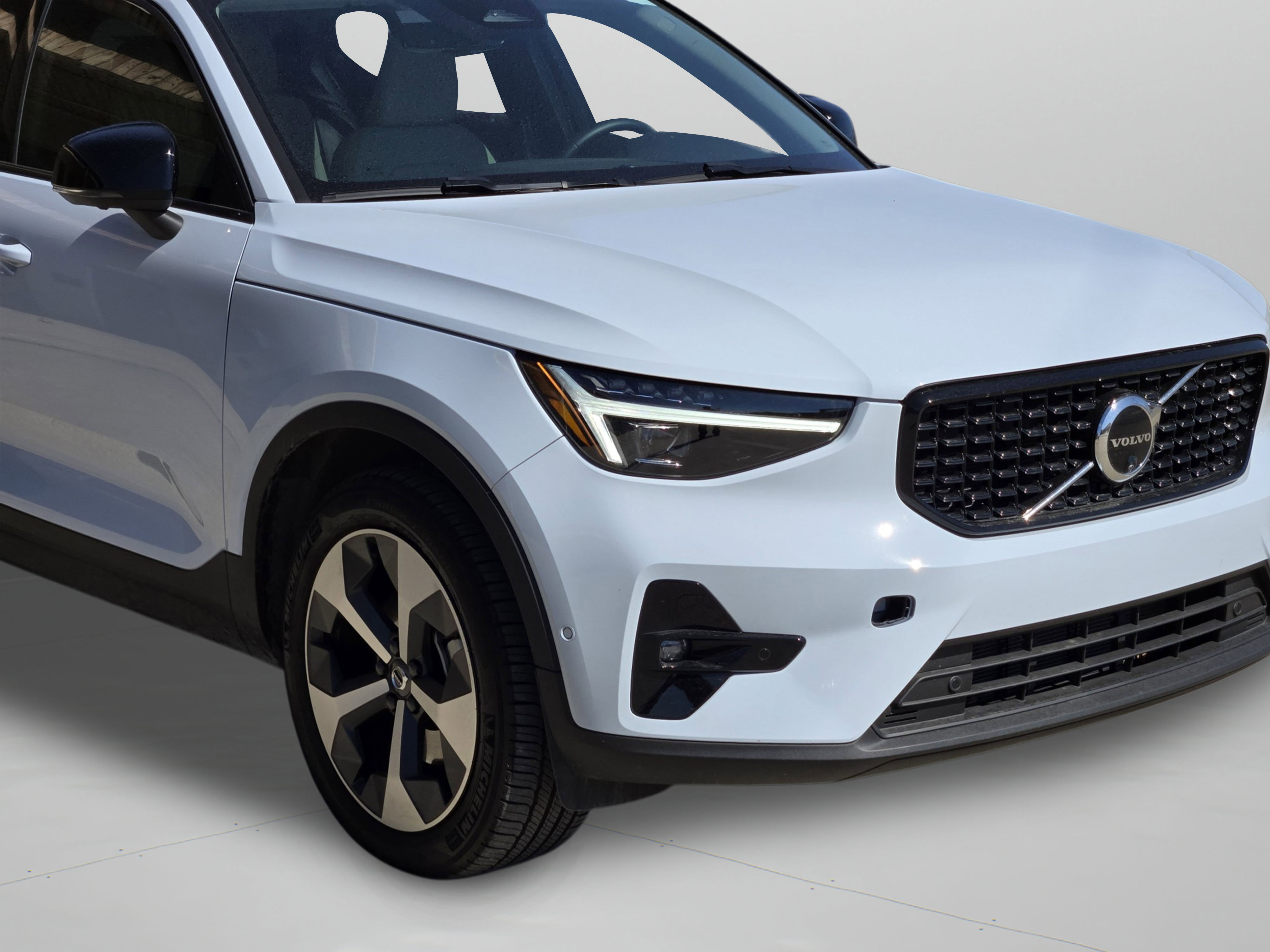 Used 2026 Volvo XC40 B5 Plus w/ Protection Package Premier image 37