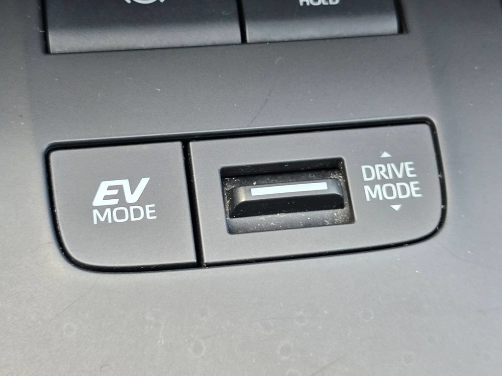 Certified 2021 Toyota Venza XLE w/ Carpet Mat Package (TMS) AWD/4WD image 7