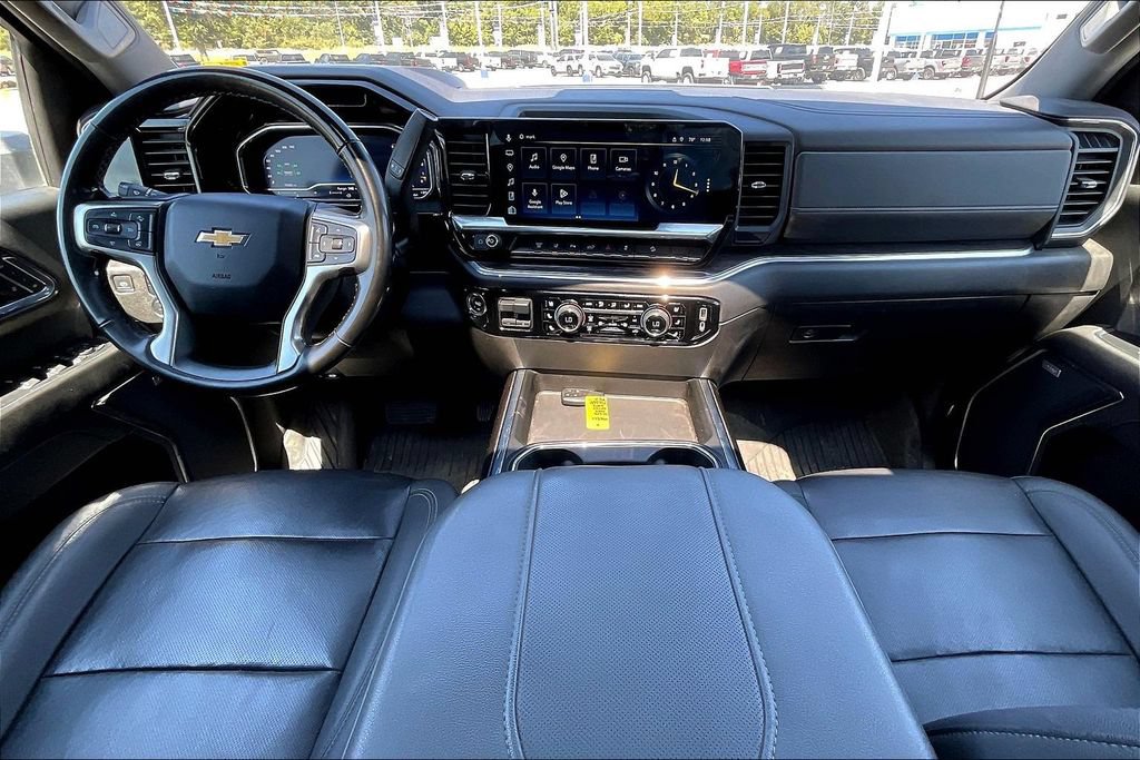 Used 2024 Chevrolet Silverado 2500 LTZ w/ LTZ Premium Package AWD/4WD image 5