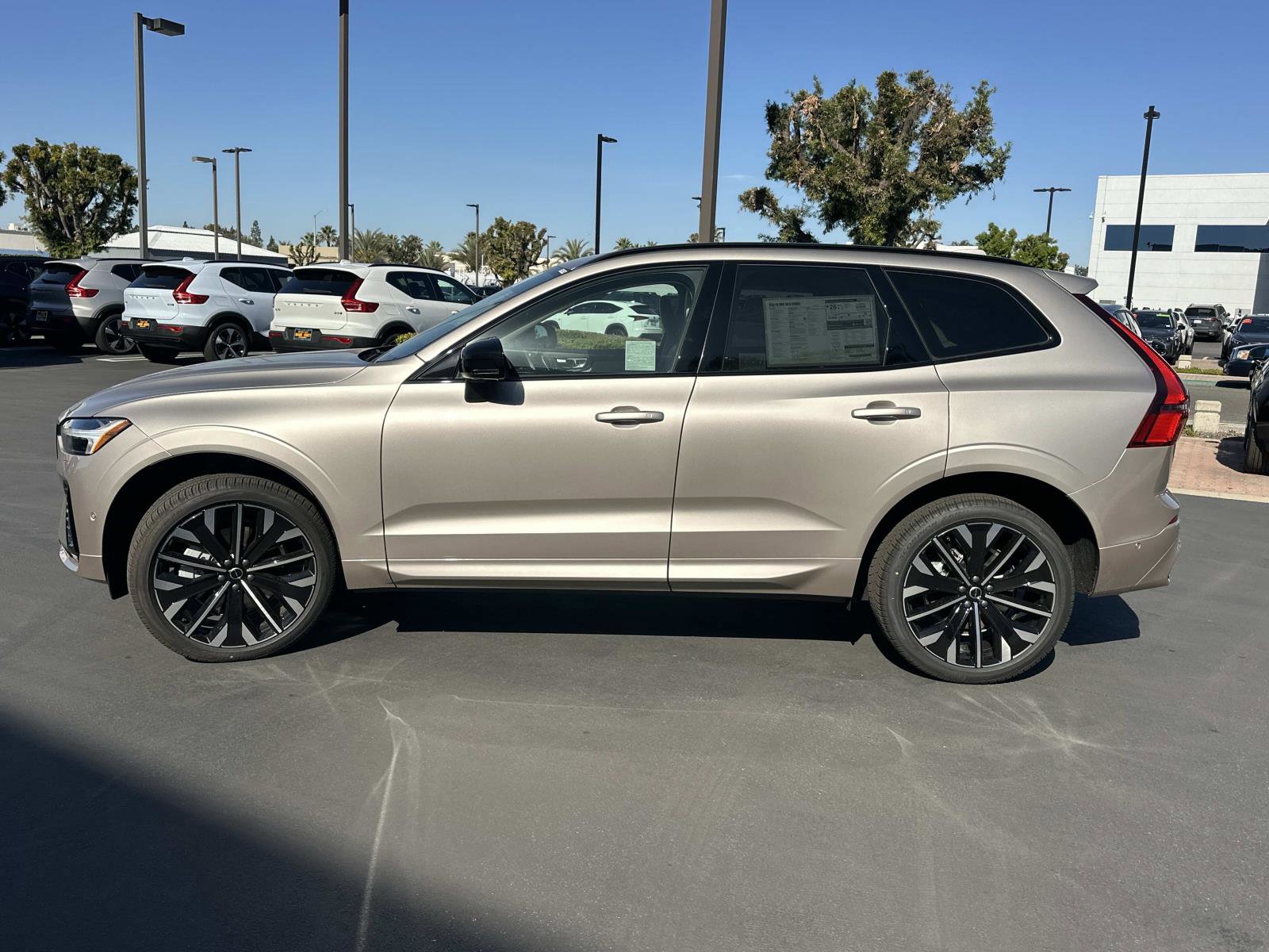New 2026 Volvo XC60 B5 Ultra w/ Climate Package AWD/4WD image 4