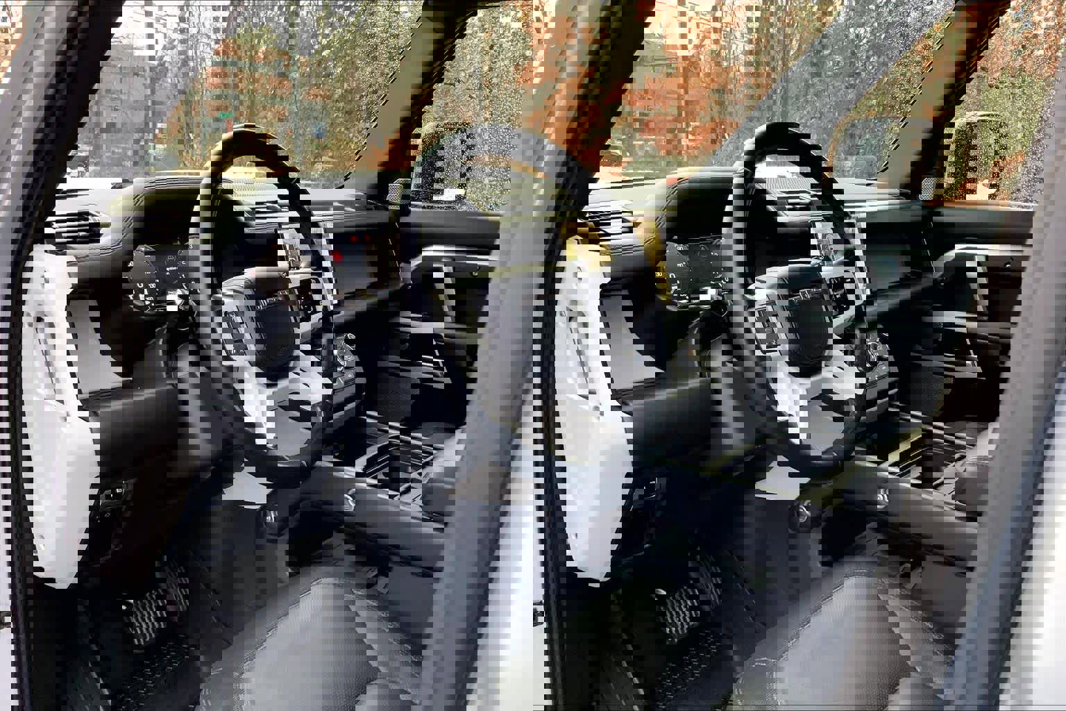 Certified 2023 Land Rover Defender 130 X-Dynamic SE image 30