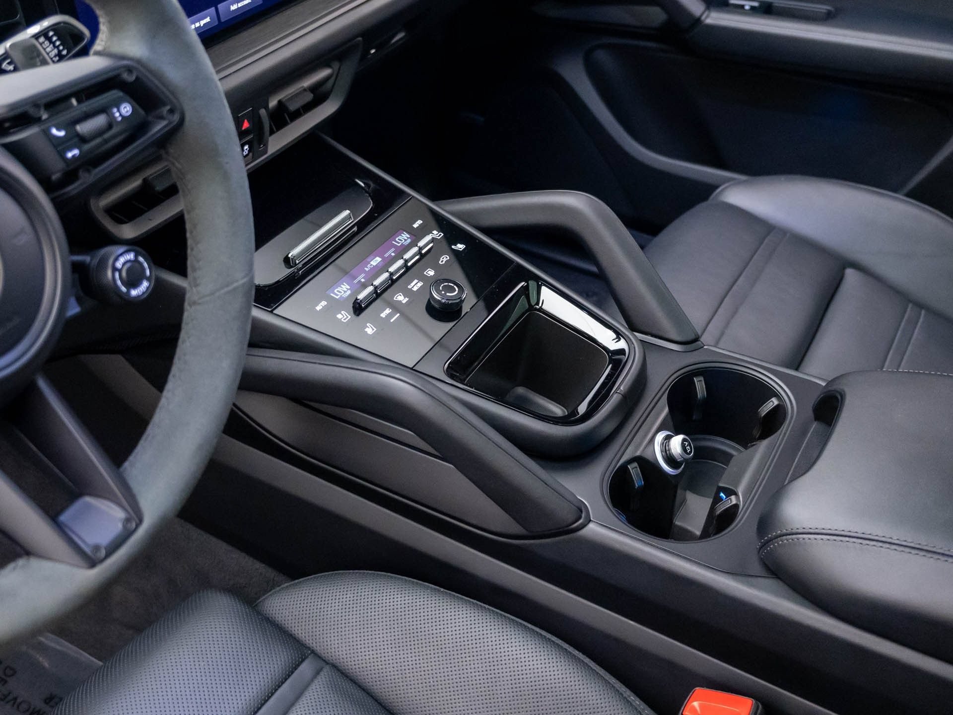 Certified 2025 Porsche Cayenne GTS AWD/4WD image 13