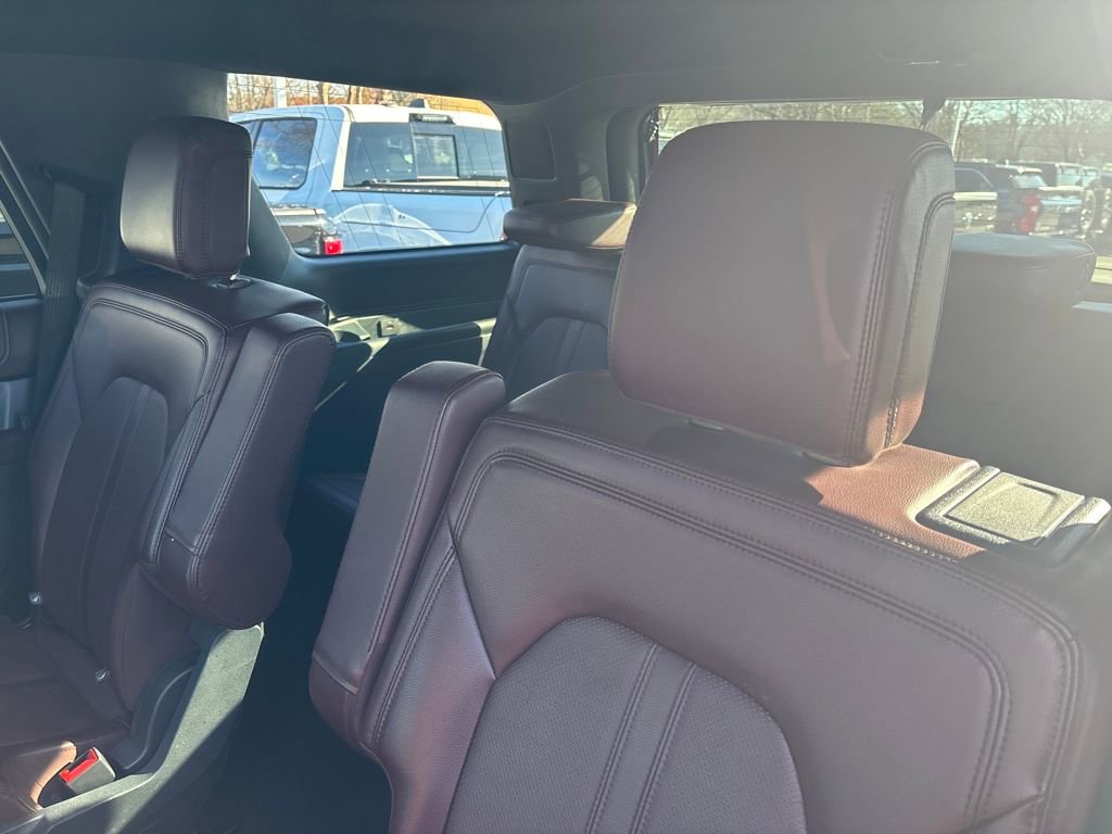 Used 2024 Ford Expedition Limited image 9
