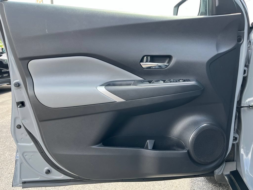 Used 2023 Nissan Kicks SR w/ SR Premium Package FWD image 13