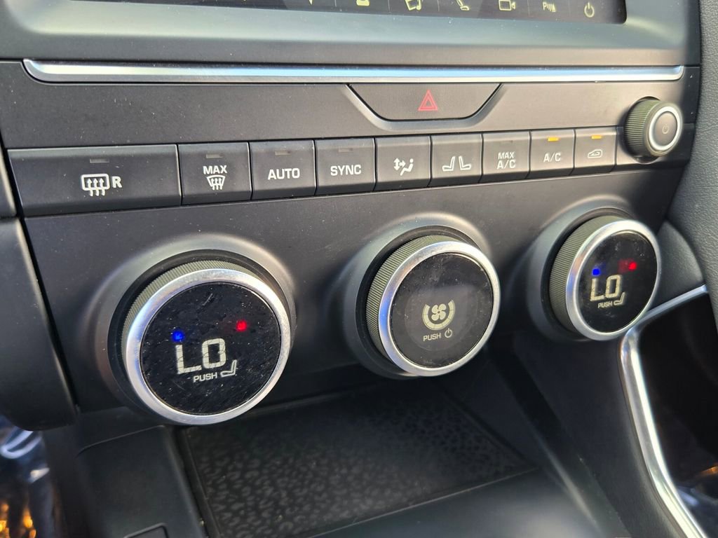 Used 2020 Jaguar E-PACE R-Dynamic S image 20