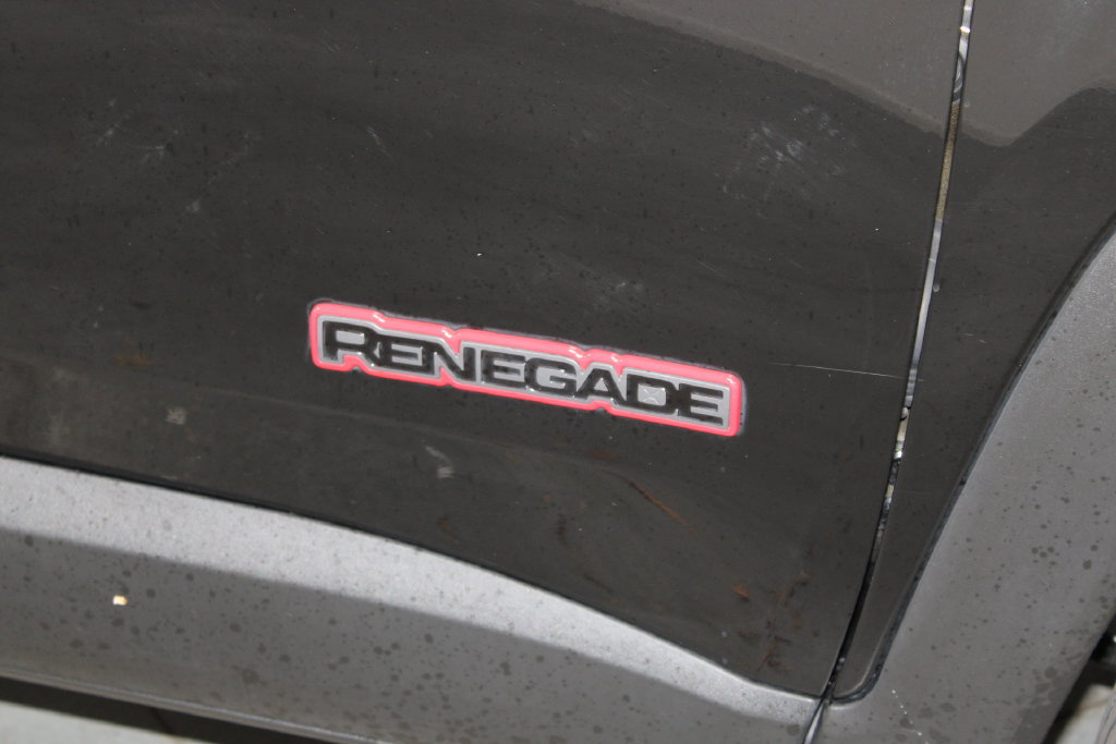 Used 2018 Jeep Renegade Trailhawk AWD/4WD image 12