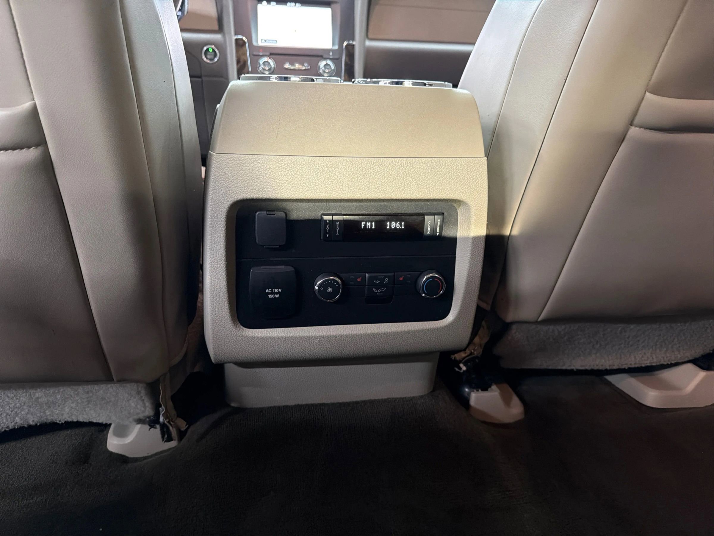 Used 2016 Lincoln Navigator L Select RWD image 33