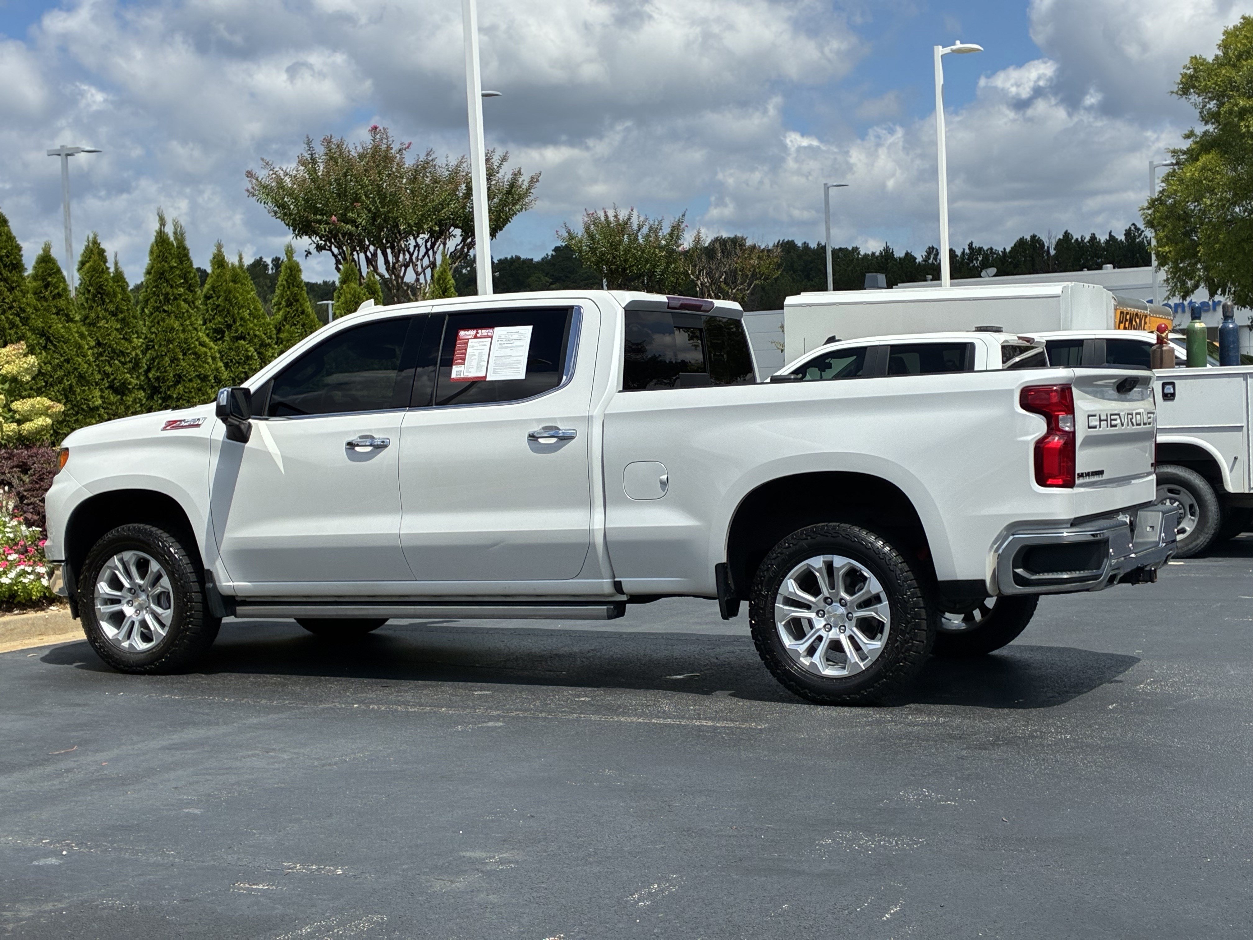 Used 2022 Chevrolet Silverado 1500 LTZ w/ LTZ Premium Package AWD/4WD image 9