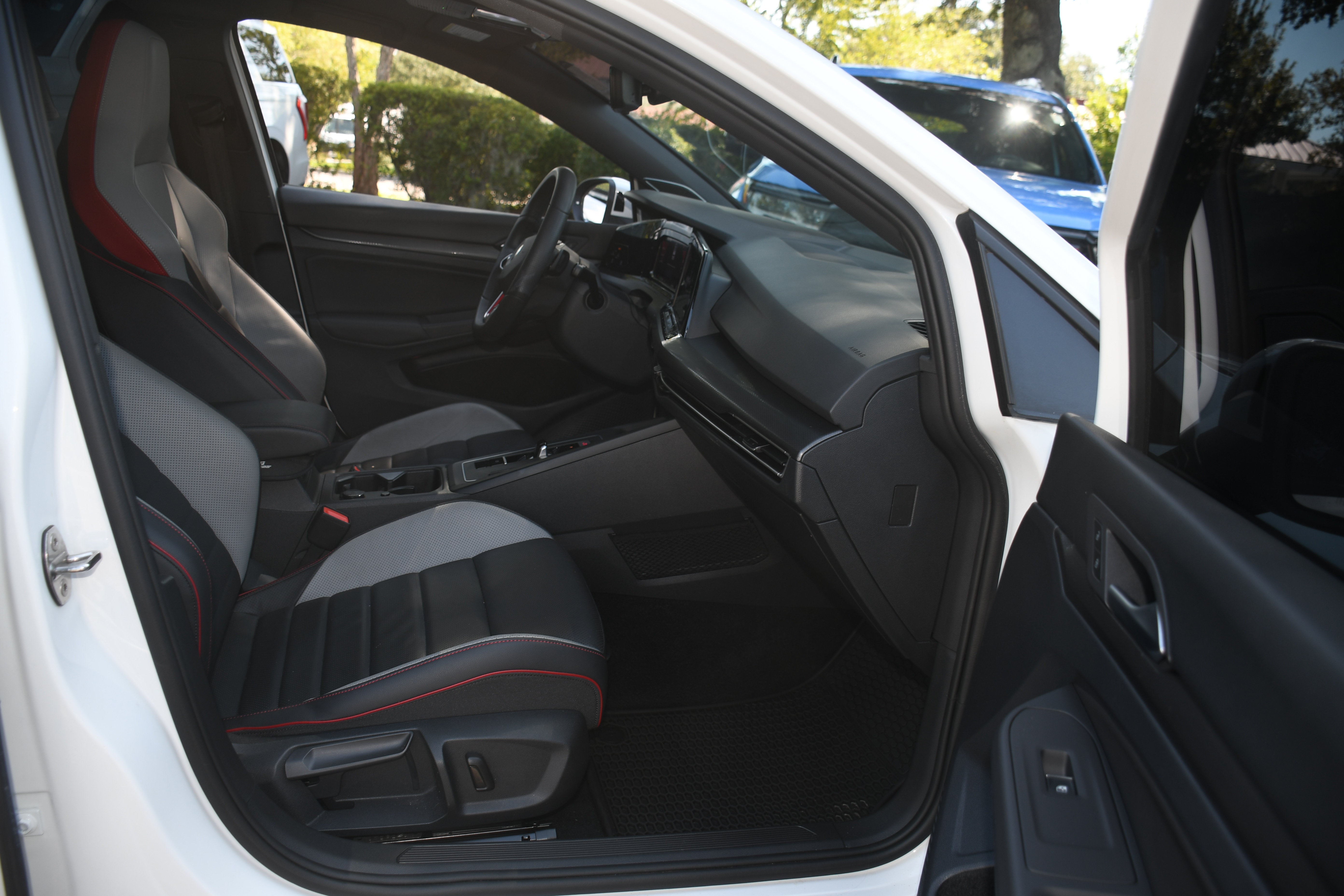 Used 2022 Volkswagen GTI Autobahn FWD image 22