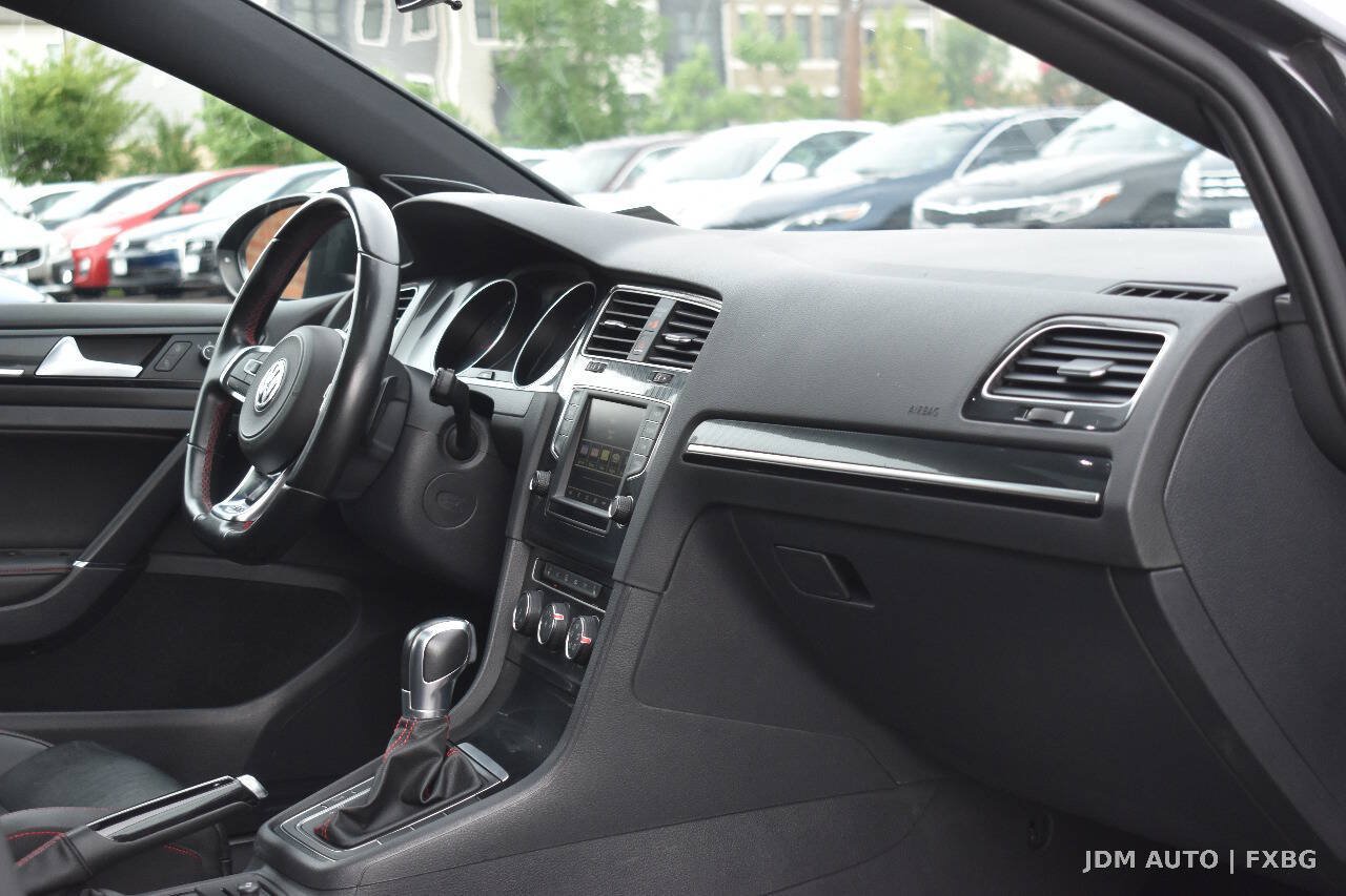 Used 2017 Volkswagen GTI SE FWD image 15