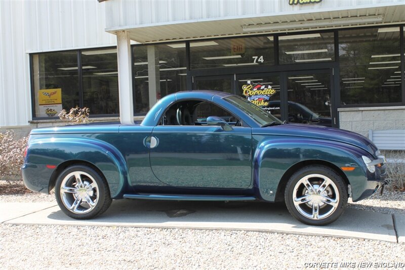 Used 2006 Chevrolet SSR w/ Preferred Equipment Group RWD image 32