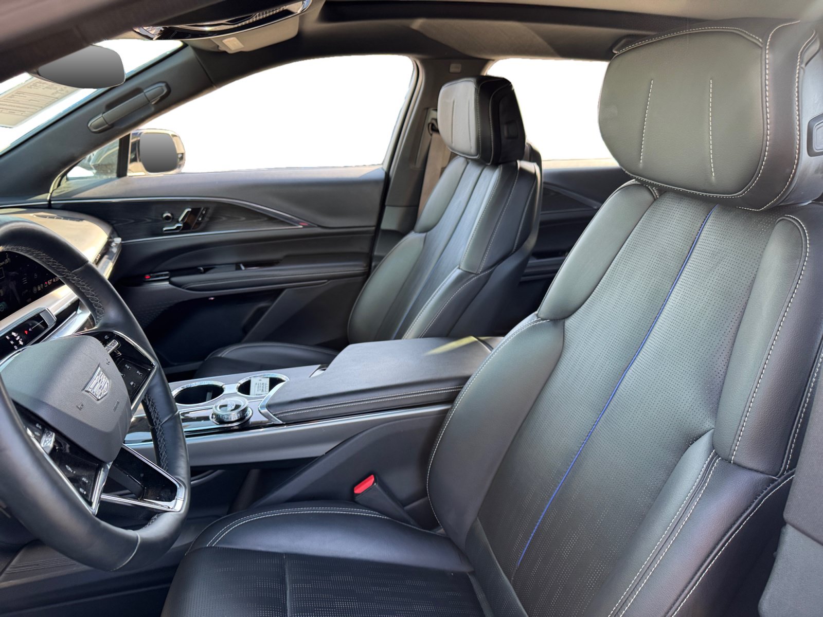 Used 2024 Cadillac Lyriq Sport RWD image 9