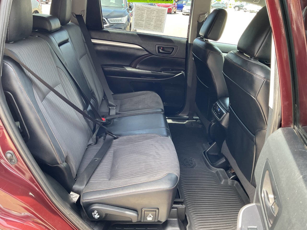Used 2019 Toyota Highlander Plus AWD/4WD image 34