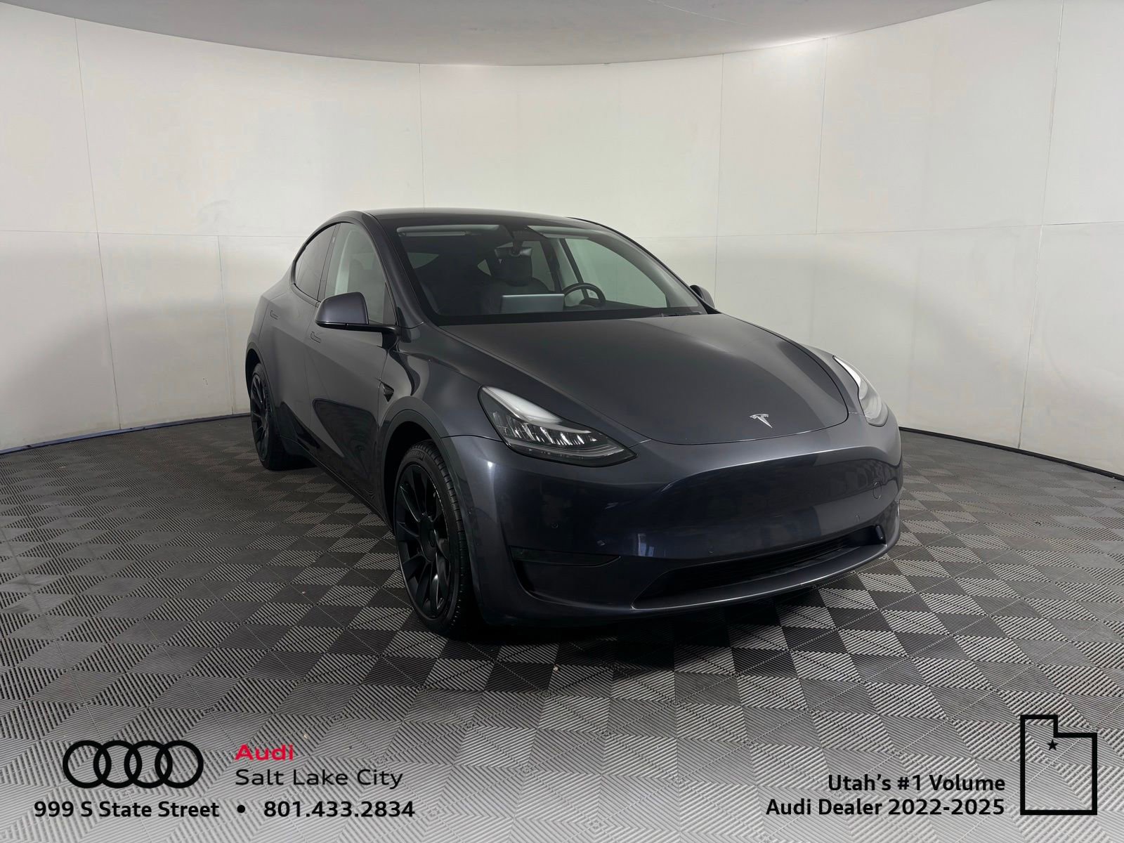 Used 2022 Tesla Model Y Long Range AWD/4WD image 1